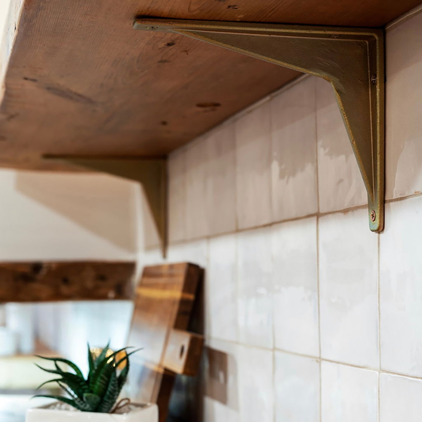 Cast Angle Shelf Bracket